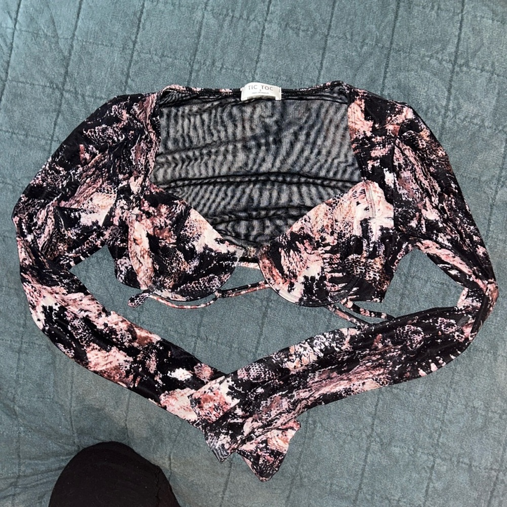 Long sleeve bra top